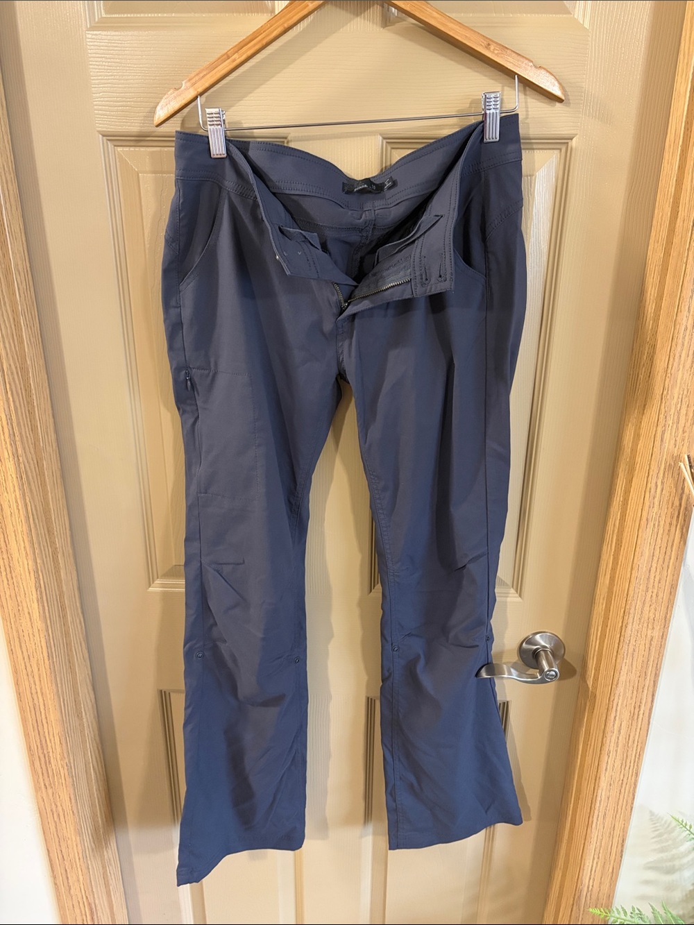 Prana Straight Leg Women's Pants in Grey